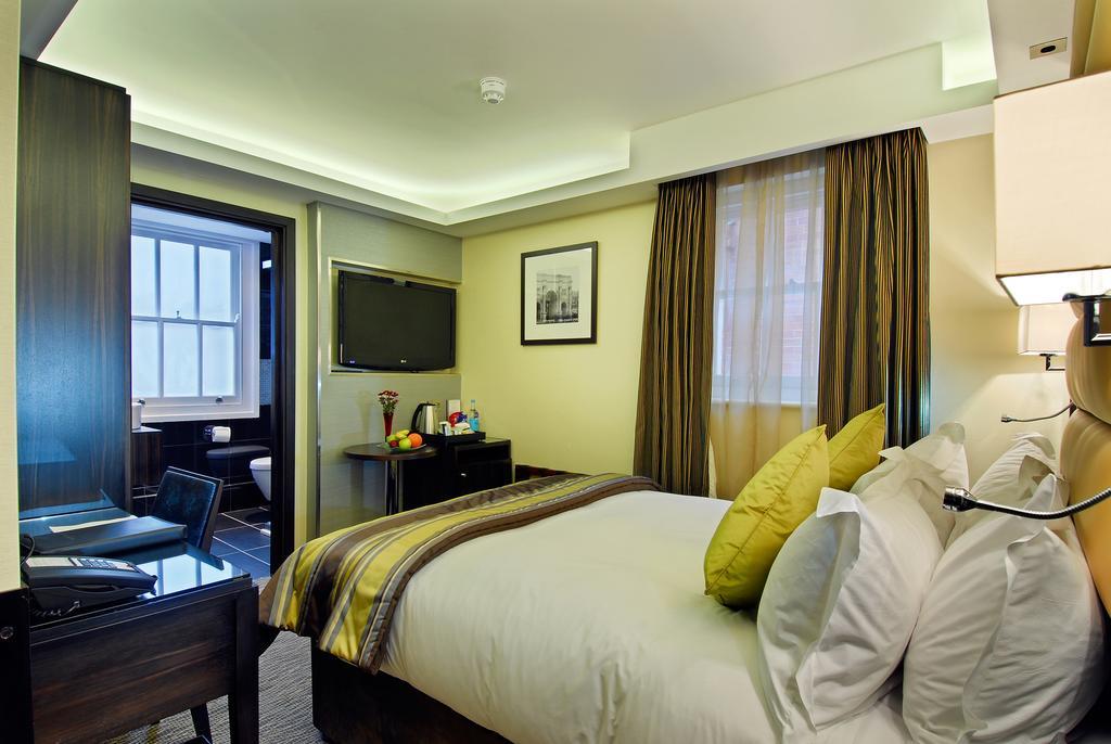 Park Grand Mayfair Londres Extérieur photo A room at the hotel