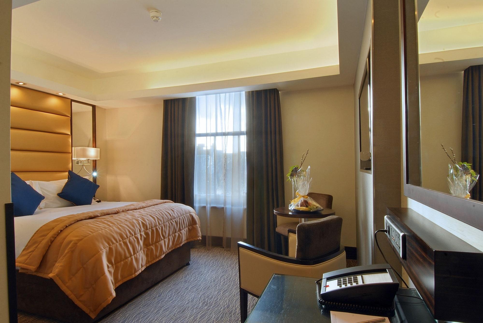 Park Grand Mayfair Londres Extérieur photo A room at the hotel
