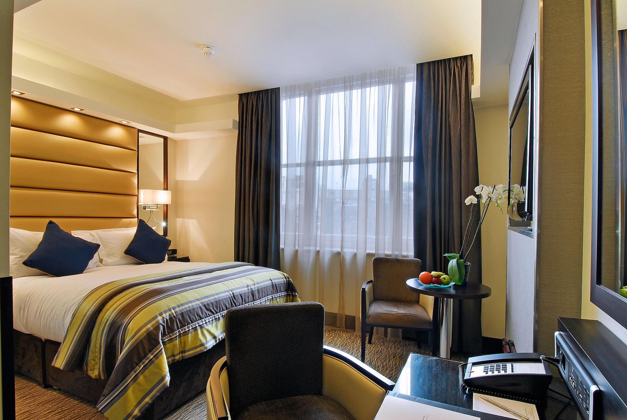 Park Grand Mayfair Londres Extérieur photo A room at the hotel