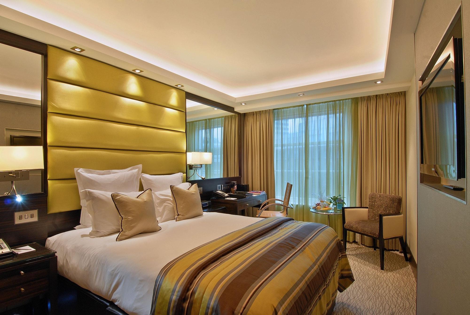 Park Grand Mayfair Londres Extérieur photo A bedroom at the InterContinental London The O2