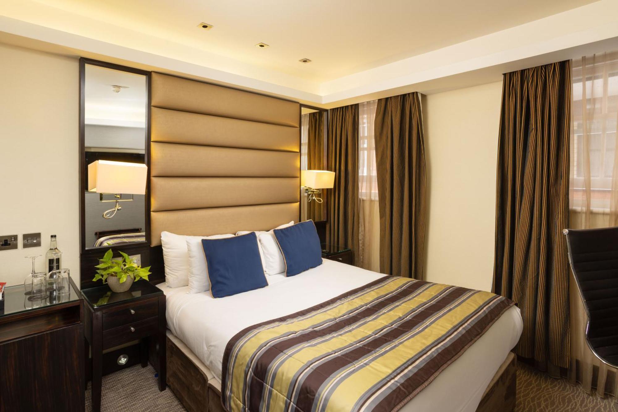 Park Grand Mayfair Londres Extérieur photo A bedroom at the hotel
