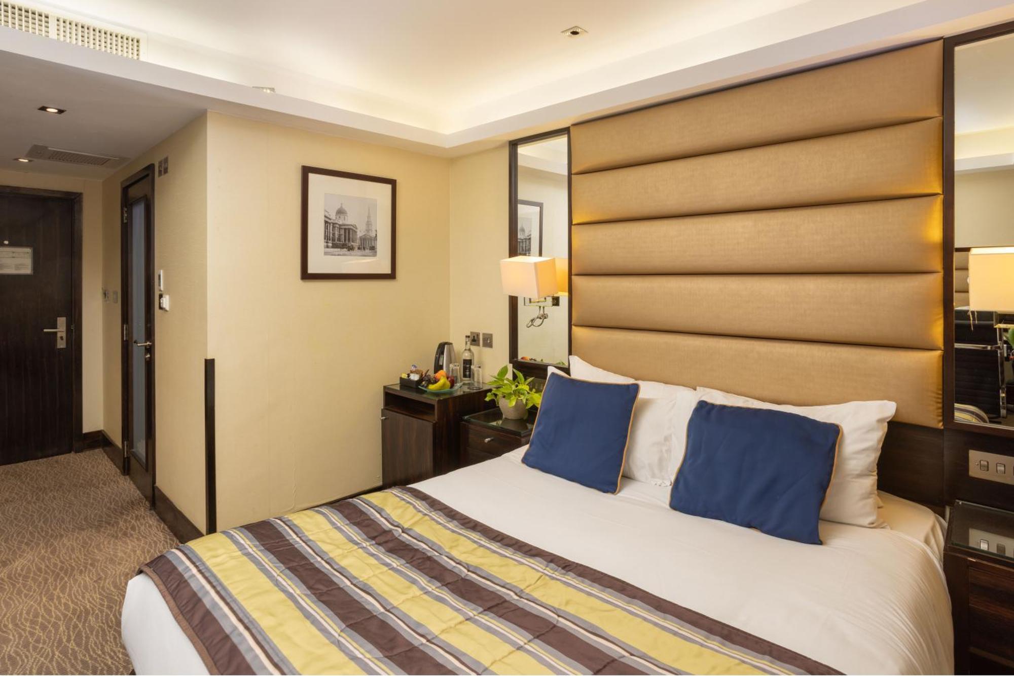 Park Grand Mayfair Londres Extérieur photo A room at the hotel