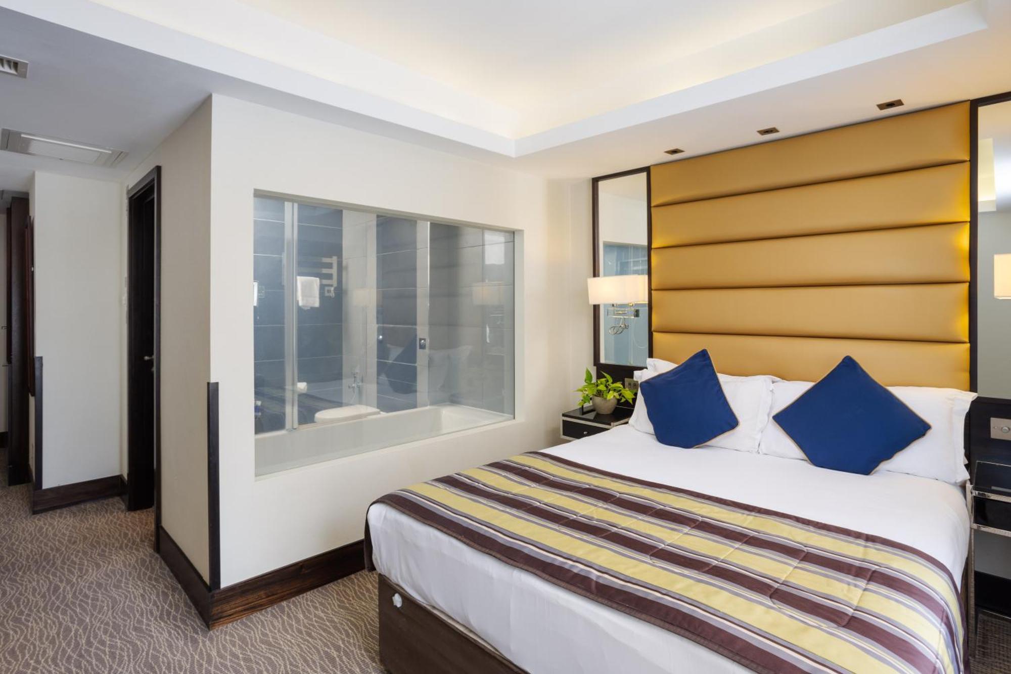 Park Grand Mayfair Londres Extérieur photo A bedroom at the hotel