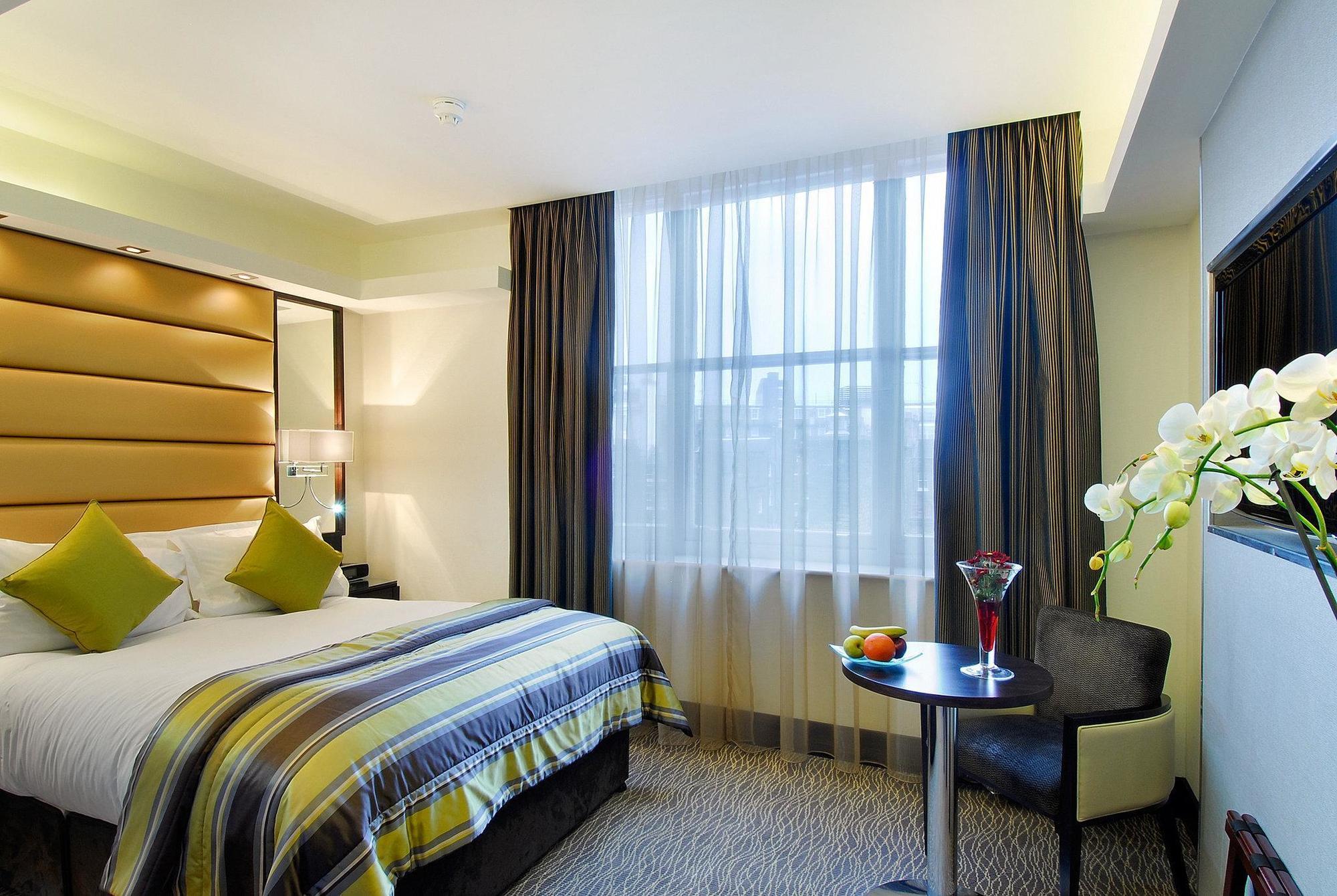 Park Grand Mayfair Londres Extérieur photo A room at the hotel