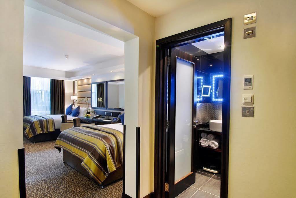 Park Grand Mayfair Londres Extérieur photo A room at the hotel
