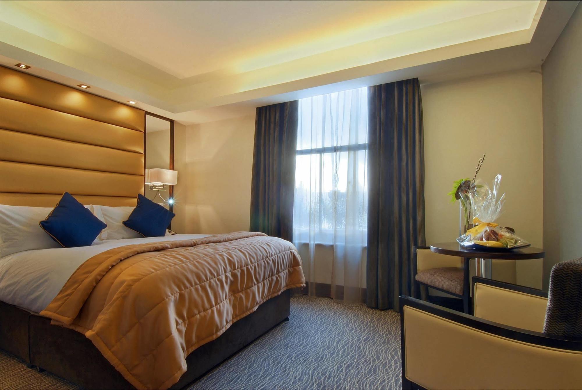 Park Grand Mayfair Londres Extérieur photo A bedroom at the hotel