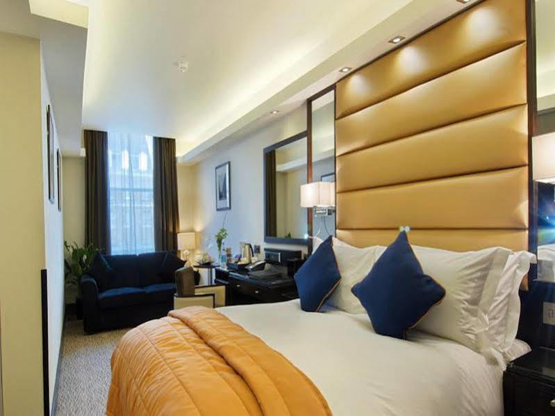 Park Grand Mayfair Londres Extérieur photo A bedroom at the hotel