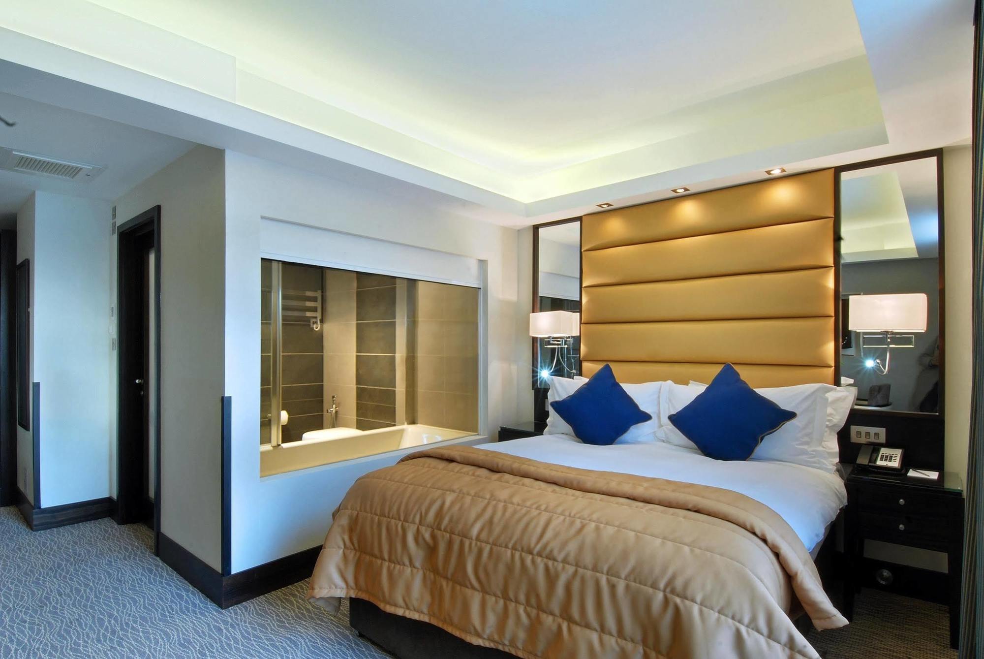 Park Grand Mayfair Londres Extérieur photo A bedroom at the hotel