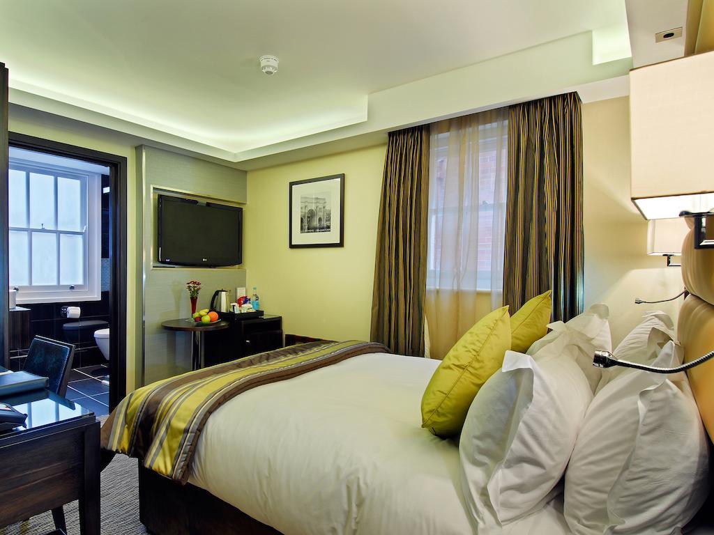 Park Grand Mayfair Londres Extérieur photo A bedroom at the hotel