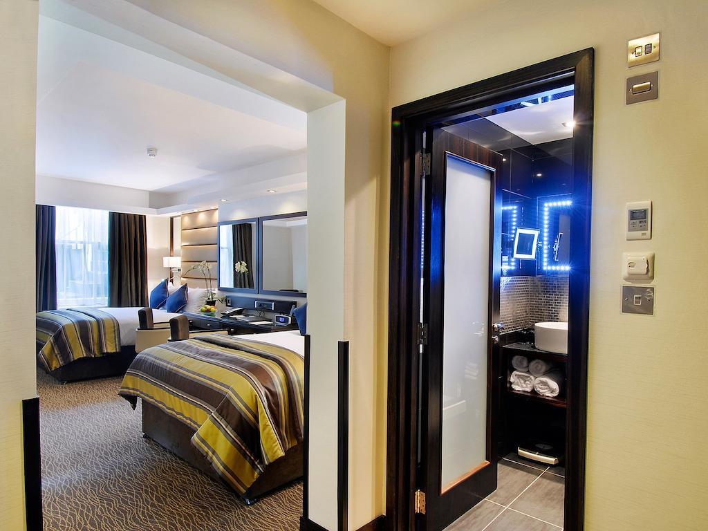 Park Grand Mayfair Londres Extérieur photo A room at the Hilton London West End