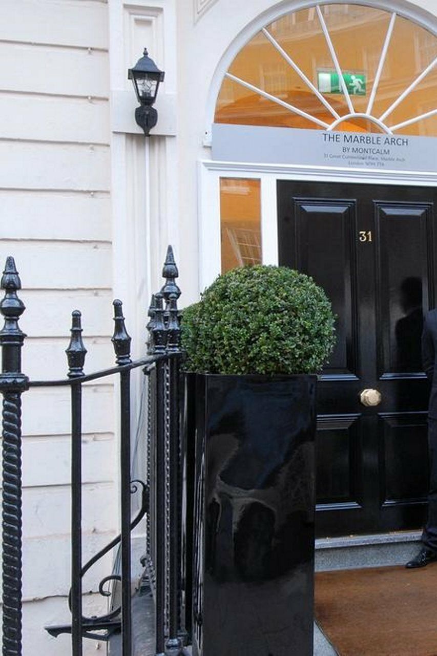 Park Grand Mayfair Londres Extérieur photo The door of 31 Savile Row, the home of the Beatles