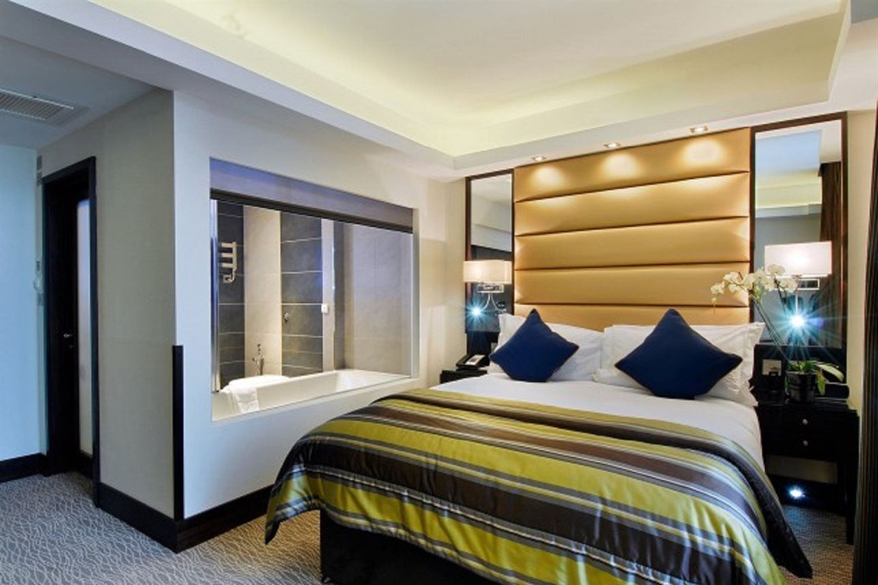 Park Grand Mayfair Londres Extérieur photo A bedroom at the InterContinental London The O2