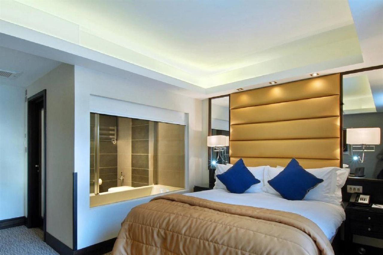 Park Grand Mayfair Londres Extérieur photo A bedroom at the hotel